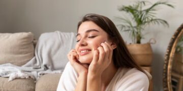 सुबह में चमकते चेहरे को पाने के लिए रात में नारियल के तेल के साथ मिश्रित इस चमत्कारी घटक को लागू करें