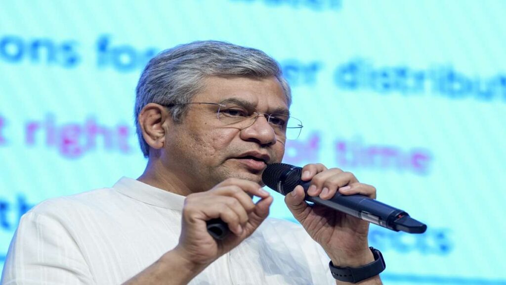 'Kavach 5.0' दिसंबर 2025 तक मेट्रो, उपनगरीय ट्रेनों के लिए तैयार हो जाएगा: अश्विनी वैष्णव | वीडियो