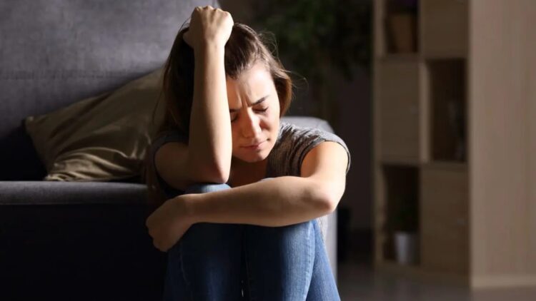 महिलाओं में अवसाद के लक्षणों के बारे में विशेषज्ञ से पता है; मानसिक स्वास्थ्य में सुधार के तरीके