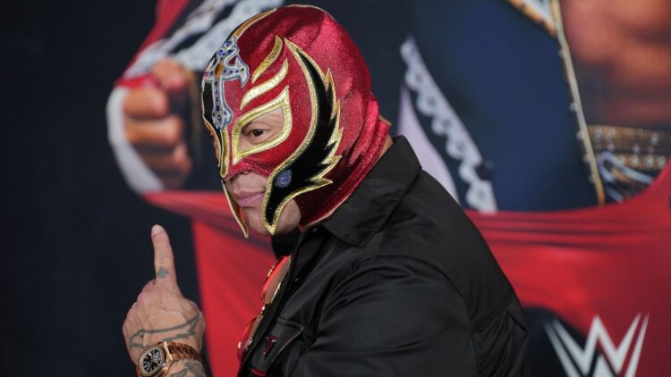 WWE सोमवार रात के कच्चे परिणाम और हाइलाइट्स: रे मिस्टेरियो की जीत, रोमन शासन प्रभुत्व और अधिक