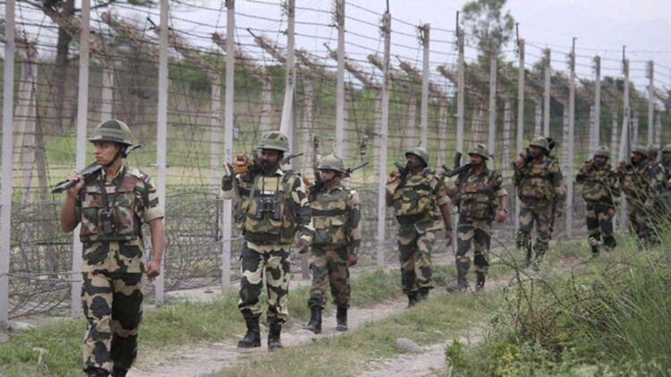 बीएसएफ ने बांग्लादेशी को भारत में प्रवेश करने की अनुमति देने के ममता के आरोप से इनकार किया: 'प्राथमिकता सीमा की रक्षा करना है'