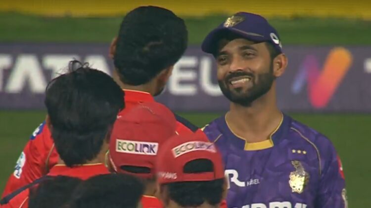 प्रथम हैंडशेक के दौरान मराठी में श्रेयस अय्यर के लिए अजिंक्या रहाणे की 'फाल्टू बैटिंग' क्विप वायरल हो जाती है - घड़ी