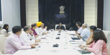 दिल्ली: 'आयुष्मान कार्ड' को अप्रैल के छोर तक 70 से अधिक आयु के सभी आय समूहों के लिए लॉन्च किया जाना चाहिए