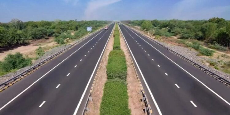 लखनऊ-कनपुर एक्सप्रेसवे जुलाई में खुलने के लिए सेट, यात्रा का समय 40 मिनट तक कम करने के लिए, लागत, स्थिति की जाँच करें