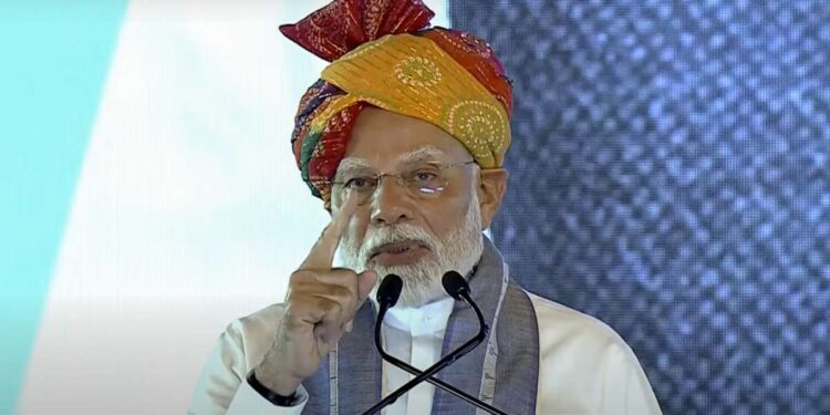 दिल्ली: पीएम मोदी ने अधिकारियों के साथ समीक्षा बैठक के दौरान यमुना सफाई योजनाओं का आकलन किया