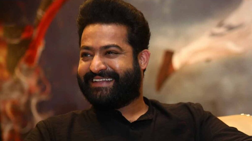 JR NTR की 85,000 रुपये की शर्ट में सोशल मीडिया उपयोगकर्ता अपने सिर को खरोंच कर रहे हैं फ़ोटो देखें