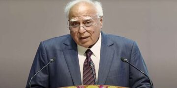 राष्ट्रपति के पास अपना खुद का कोई व्यक्तिगत अधिकार नहीं है और जगदीप धिकर को यह पता होना चाहिए: कपिल सिब्बल | वीडियो