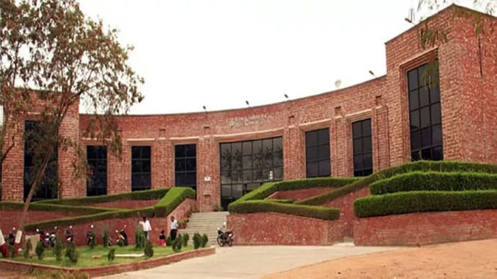 JNUSU चुनावों ने EC कार्यालय में हिंसा के बाद रखा, सुरक्षा चिंताओं का हवाला दिया