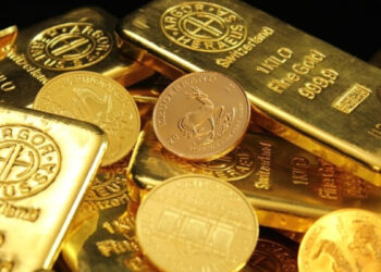 गोल्ड की कीमत पहली बार 95,000 रुपये पार करती है: कीमती धातु में वृद्धि क्यों कर रही है और निवेशकों को क्या करना चाहिए?