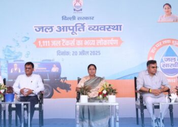 दिल्ली सरकार ने गर्मियों की आपूर्ति को बढ़ावा देने के लिए स्थान ट्रैकिंग सिस्टम के साथ फिट किए गए 1,100 से अधिक पानी के टैंकरों को लॉन्च किया