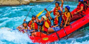 ऋषिकेश में राफ्टिंग करते समय मनुष्य की मृत्यु हो जाती है; इस जल खेल के दौरान पालन करने के लिए सुरक्षा नियमों को जानें