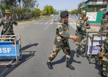 PAHALGAM अटैक: GOVT ने पाकिस्तानी नागरिकों के लिए सभी वीजा सेवाओं को निलंबित कर दिया, उन्हें 27 अप्रैल तक भारत छोड़ने के लिए कहा