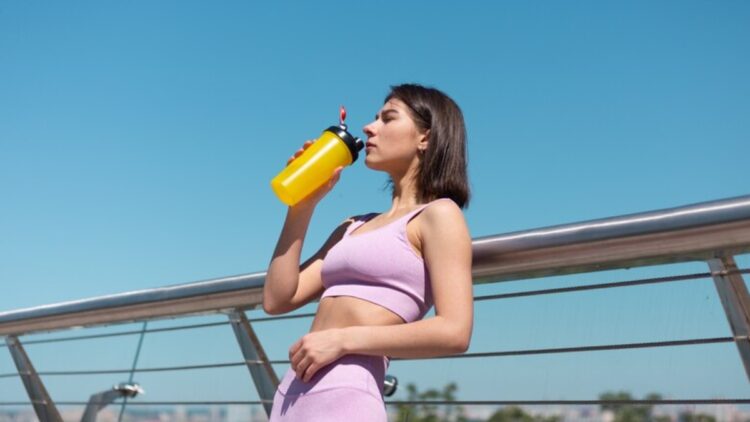 क्या आप गर्मियों में जिम जाने से पहले थका हुआ महसूस करते हैं? ऊर्जावान महसूस करने के लिए इन प्री-वर्कआउट ड्रिंक्स का सेवन करें