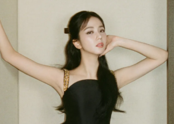 JISOO अप्रैल में शीर्ष K-Pop एकल कलाकार बनने के लिए लिसा, रोज़े और IU को हरा देता है!