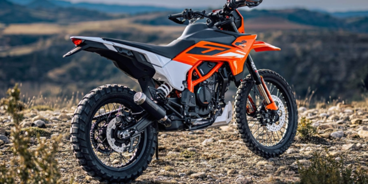 KTM 390 एंडुरो आर इंडिया लॉन्च 11 अप्रैल के लिए सेट: एक नया ऑफ-रोड युग शुरू होता है