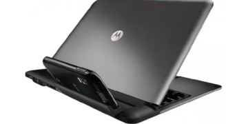 Motorola का नया लैपटॉप HP और ASUS - INDIA लॉन्च को छेड़ने के लिए!