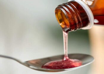 इंडिया बैन ने स्वास्थ्य संबंधी चिंताओं पर 4 साल से कम उम्र के बच्चों के लिए 4 खांसी सिरप का चयन किया