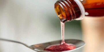 इंडिया बैन ने स्वास्थ्य संबंधी चिंताओं पर 4 साल से कम उम्र के बच्चों के लिए 4 खांसी सिरप का चयन किया