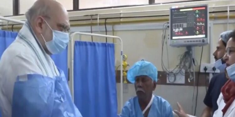 एचएम अमित शाह अनंतनाग अस्पताल में पहलगाम आतंकी हमले पीड़ितों से मिलते हैं