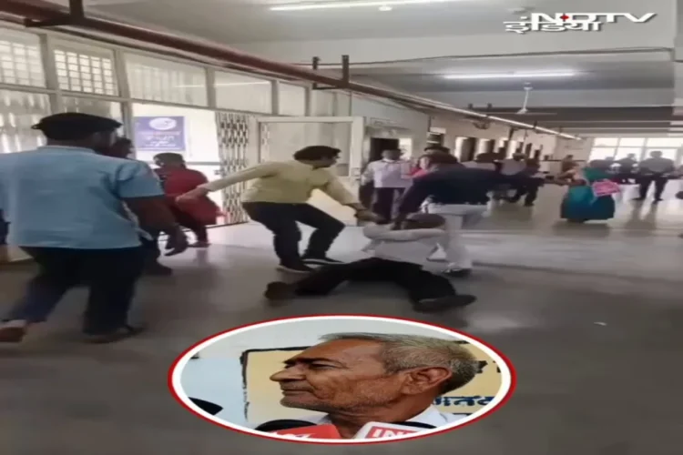 एमपी वायरल वीडियो: दयनीय! डॉक्टरों ने हराया, अस्पताल से 77 वर्षीय बुजुर्गों को खींचें, अविश्वास में नेटिज़ेंस