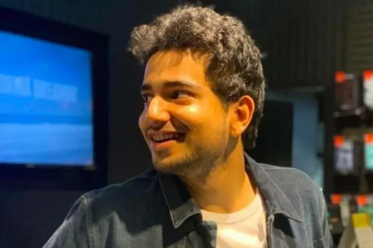 एससी स्लैम कॉमेडियन समाय रैना "डिस्टर्बिंग" सामग्री का मजाक उड़ाने से अधिक; अधिक कानूनी परेशानी की संभावना है