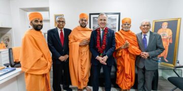 कनाडाई प्रधानमंत्री मार्क कार्नी ने टोरंटो, कनाडा में श्री स्वामीनारायण मंदिर का दौरा किया