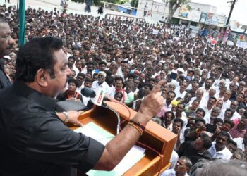 कैसे AIADMK अपने श्रमिकों और मतदाताओं को BJP के साथ गठबंधन पर दांव लगाने के लिए मनाने की योजना बना रहा है