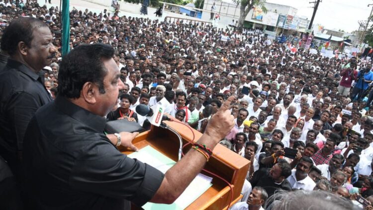 कैसे AIADMK अपने श्रमिकों और मतदाताओं को BJP के साथ गठबंधन पर दांव लगाने के लिए मनाने की योजना बना रहा है
