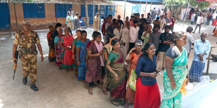 कैसे द्विध्रुवी राजनीतिक परिदृश्य DMK, AIADMK को सहयोगियों को पावर पाई में साझा करने की अनुमति देता है