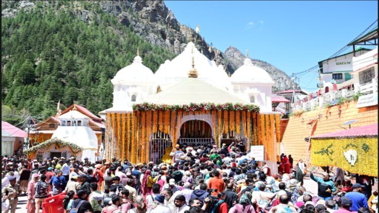 गंगोट्री और यमुनोट्री धाम के दरवाजे भक्तों के लिए खोले गए