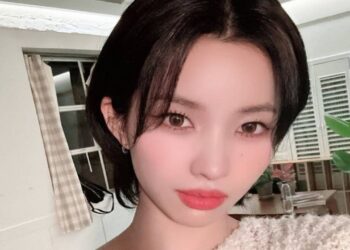 (छ) I-DLE'S SOYEON SLAMS IDOL डेटिंग बैन: "प्यार सांस लेने के रूप में स्वाभाविक है"