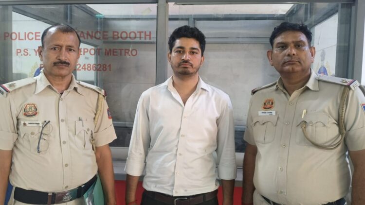 दिल्ली मेट्रो को गिरफ्तार करने वाले आदमी ने 'पीना' पकड़ा, उन्होंने कहा कि उन्होंने सोशल मीडिया पर वायरल जाने के लिए वीडियो शूट किया