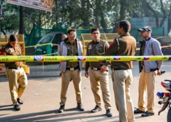 दिल्ली शॉकर! स्कूटर-जनित बदमाशों को छुरा और लूट पांच सहित