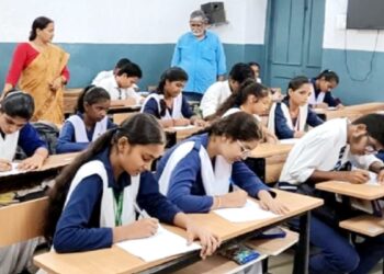 दिल्ली सरकार डमी स्कूली शिक्षा पर दरारें; 10 स्कूलों ने नोटिस की सेवा की, डी-मान्यता प्रक्रिया शुरू होती है