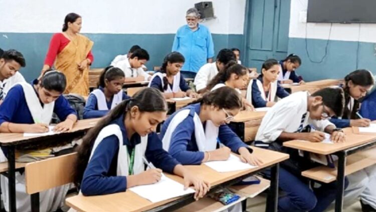 दिल्ली सरकार डमी स्कूली शिक्षा पर दरारें; 10 स्कूलों ने नोटिस की सेवा की, डी-मान्यता प्रक्रिया शुरू होती है