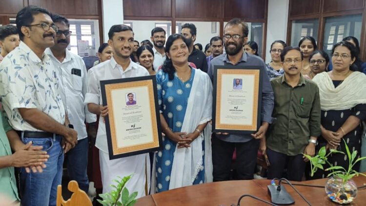 धान के खेतों से मान्यता के मंच तक: जुनैद कैप्पानी और अय्योब थॉटोली ने कृषि में उनके योगदान के लिए सम्मानित किया