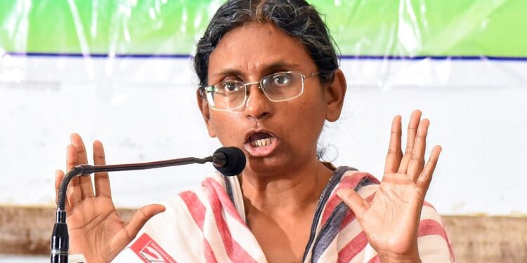 नटराजन ने ओप्पन लेबल रेवेन्थ के रिमोट से नियंत्रित होने के बाद आलोचना की, दिल्ली दरबार द्वारा किया गया '