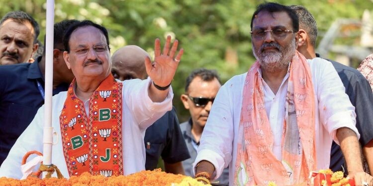 नाड्ड के निर्देश के बावजूद, भाजपा नेताओं ने निशिकंत दुबे के पीछे रैली की, एससी के 'ओवररेच' पर सवाल