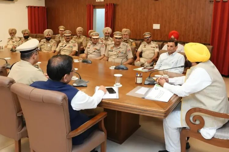 परिश्रम से काम करें और ड्रग्स के अभिशाप को पोंछने के लिए पूरी ईमानदारी के साथ: सीएम को नए पदोन्नत पीपीएस अधिकारियों को