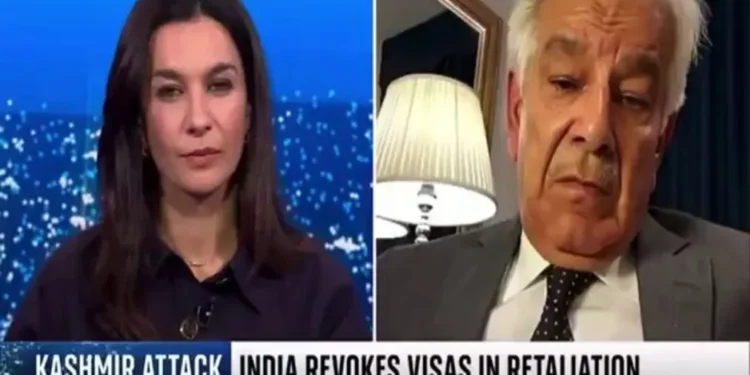 पाकिस्तान के रक्षा मंत्री ख्वाजा आसिफ के आतंकवाद पर स्पष्ट प्रवेश, 'हम इस गंदे काम को कर रहे हैं ...।