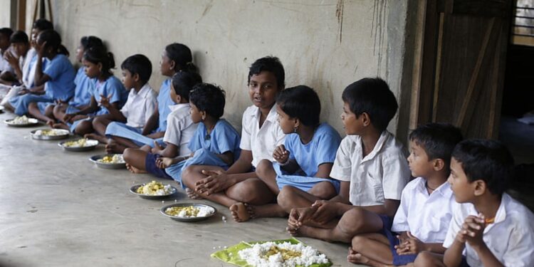 पीएम पोस्टन स्कीम: बेहतर पोषण और उपस्थिति के लिए सालाना 26 लाख एमटी फूडग्रेन प्रदान करने के लिए, स्कूल के भोजन के लिए केंद्र की लागत 9.5%तक की लागत।