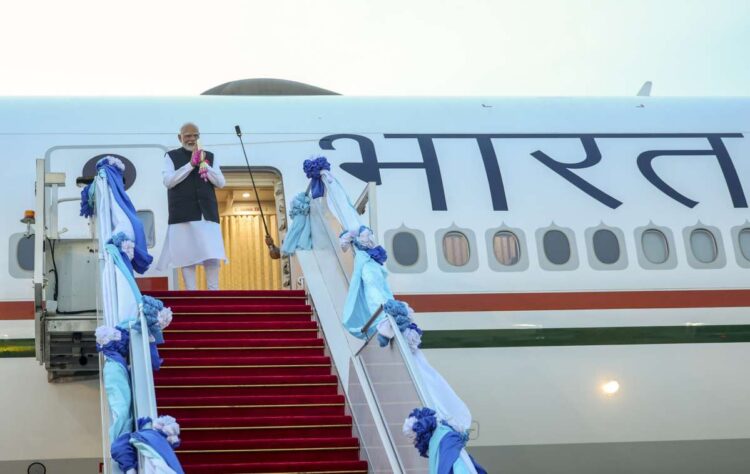 पीएम मोदी 3-दिवसीय यात्रा के लिए श्रीलंका में आते हैं, डिजिटलाइजेशन, ट्रेड और डिफेंस पर बातचीत करते हैं
