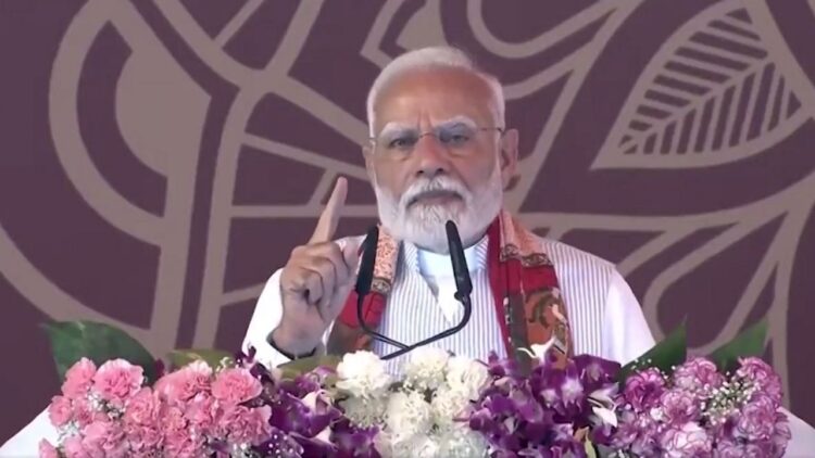 पीएम मोदी ने वाराणसी में 3,880 करोड़ रुपये की प्रोजेक्ट लॉन्च किए, डेयरी विकास की प्रशंसा करते हैं और पुरवानचाल के ग्रामीण विकास में महिलाओं की भूमिका