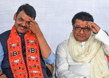 फडनवीस सरकार के खिलाफ 'हिंदी थोपा' रोना, क्यों राज ठाकरे की आवाज सबसे जोर से है