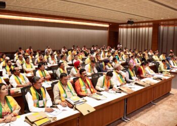 भाजपा ने अपने नेताओं को टाउनहॉल्स, मीटिंग्स के माध्यम से लोगों के दरवाजे के लिए नए वक्फ कानून के बारे में 'तथ्य' लेने के लिए कहा।