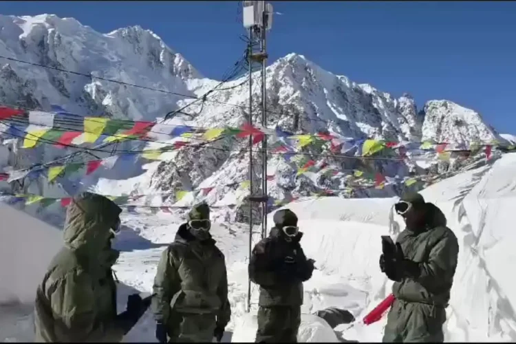भारतीय सेना सियाचेन ग्लेशियर सहित दूरस्थ लद्दाख में 4 जी, 5 जी मोबाइल कनेक्टिविटी की सुविधा देती है