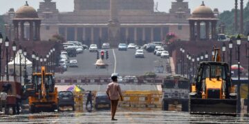 मौसम अद्यतन: दिल्ली 39 डिग्री सेल्सियस पर सीजन का उच्चतम तापमान रिकॉर्ड करता है