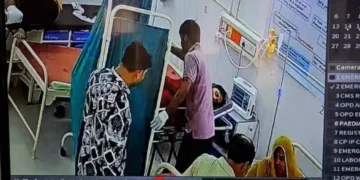 वायरल वीडियो अप: चौंकाने वाला! शमली में वार्ड बॉय भी मृत महिला को नहीं छोड़ता, शरीर से इसे छीनता है