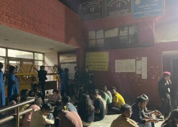सहयोगी प्रतिद्वंद्वियों को बदल देते हैं क्योंकि जेएनयू बाएं विभाजित उच्च-दांव छात्र चुनावों से आगे खुले हैं