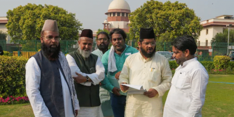 सुप्रीम कोर्ट में वक्फ लॉ: 5 मई तक वक्फ की स्थिति में कोई बदलाव नहीं, नियम एससी